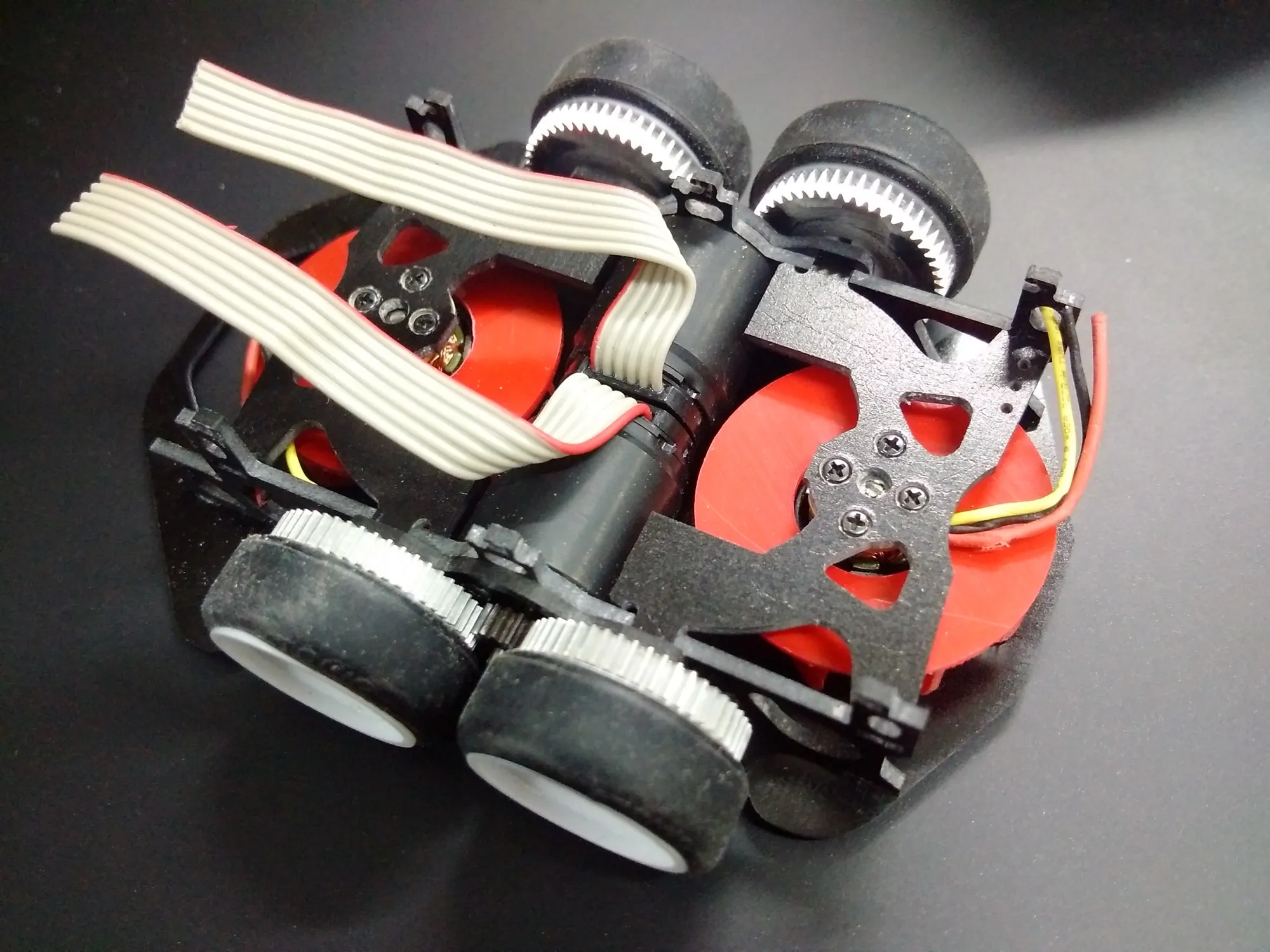 Deuxième maquette de Zhonx IV : groupe moteur, turbines rouges et nappe de liaison