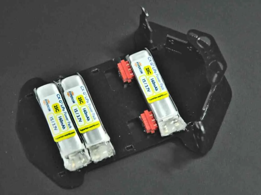 Carte mère de la maquette avec ses deux batteries